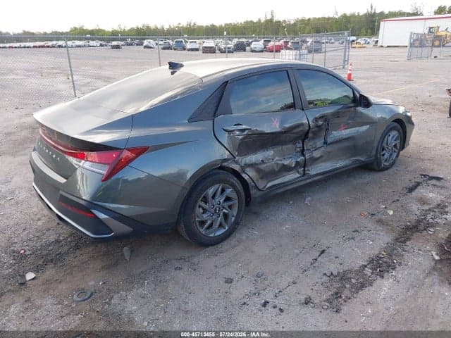 2024 HYUNDAI ELANTRA SEL 4