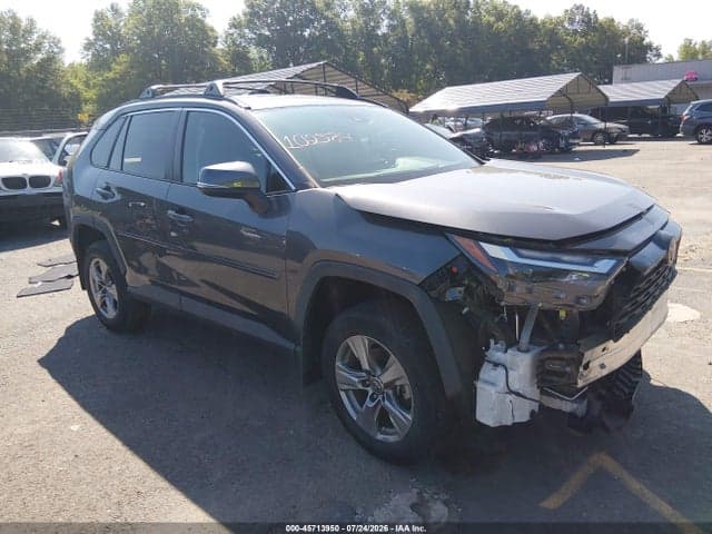 2022 TOYOTA RAV4 XLE 1