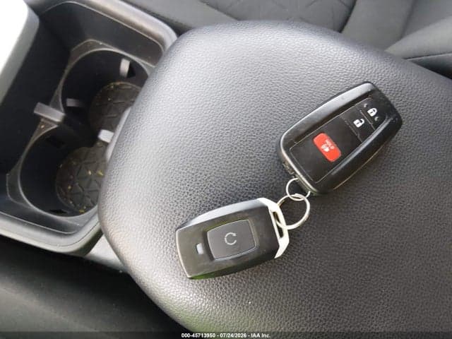 2022 TOYOTA RAV4 XLE 11