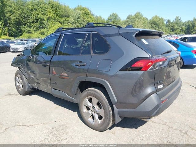 2022 TOYOTA RAV4 XLE 3
