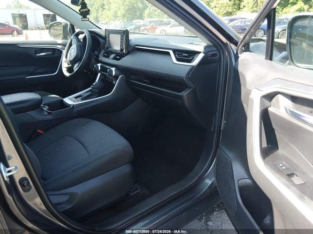 2022 TOYOTA RAV4 XLE 5