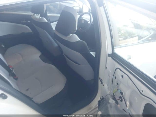 2020 TOYOTA PRIUS LE 8