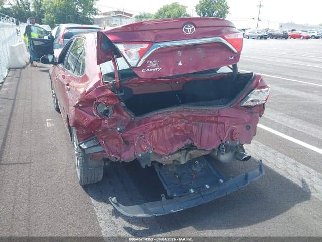 2017 TOYOTA CAMRY SE 6