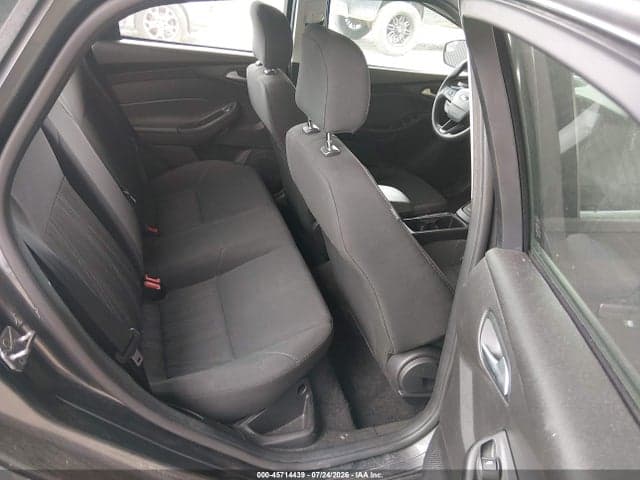 2017 FORD FOCUS SE 8