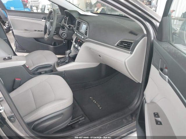 2020 HYUNDAI ELANTRA SE 5