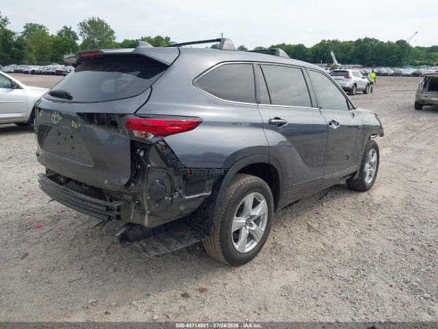 2020 TOYOTA HIGHLANDER LE 4
