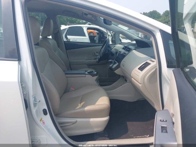 2017 TOYOTA PRIUS V FIVE 5