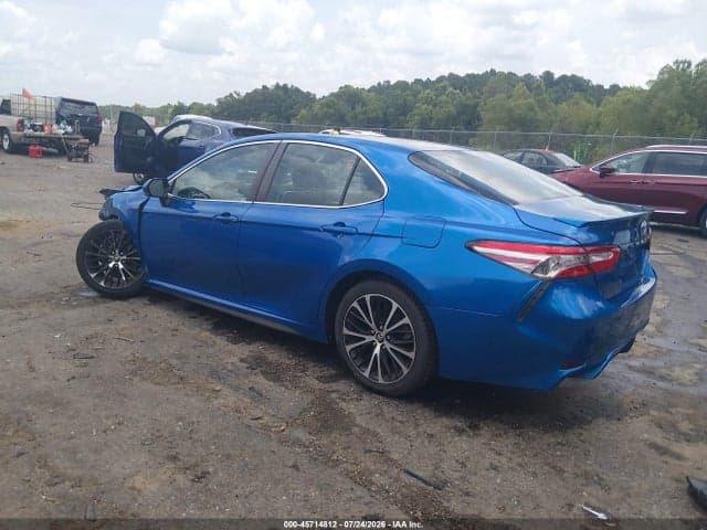 2018 TOYOTA CAMRY SE 3