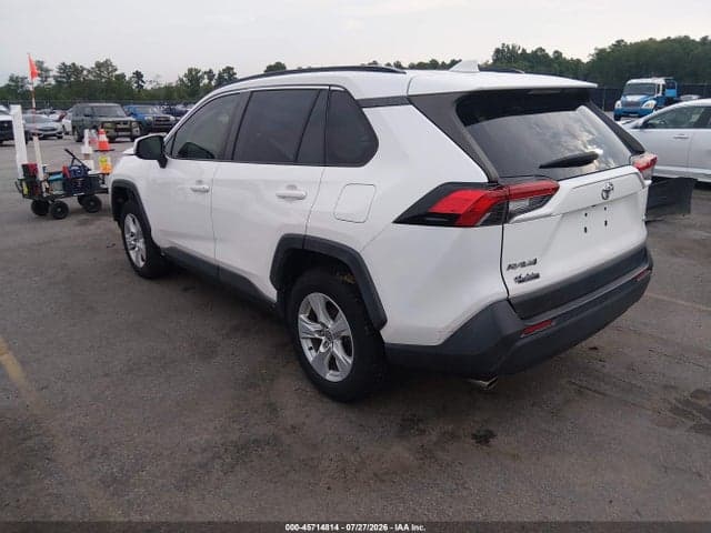 2020 TOYOTA RAV4 XLE 3