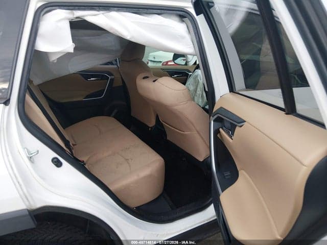 2020 TOYOTA RAV4 XLE 8