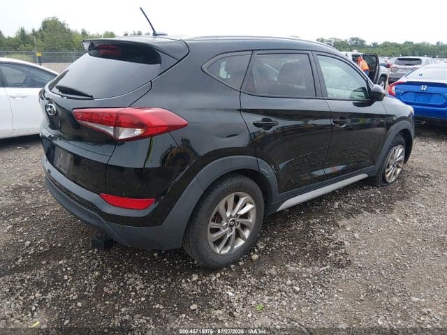 2017 HYUNDAI TUCSON SE 4