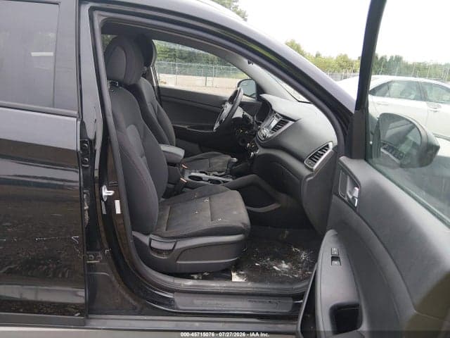 2017 HYUNDAI TUCSON SE 5