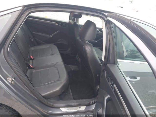 2017 VOLKSWAGEN PASSAT 1.8T R-LINE 8