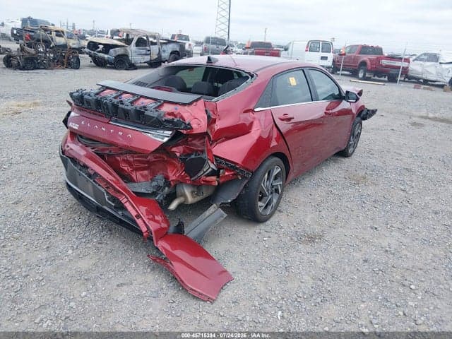 2024 HYUNDAI ELANTRA SEL 4
