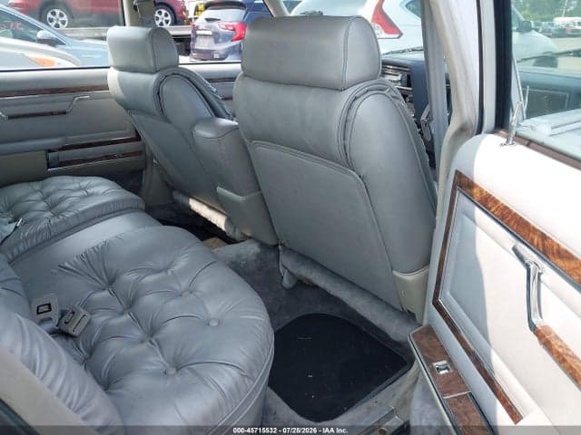 1986 CHRYSLER FIFTH AVENUE 8