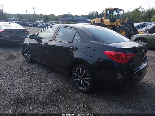 2018 TOYOTA COROLLA SE 3