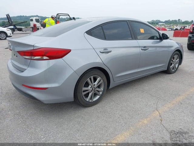 2017 HYUNDAI ELANTRA SE 4
