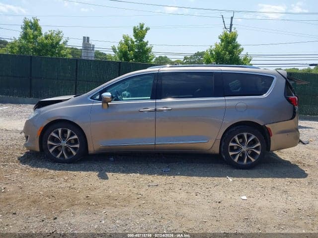 2017 CHRYSLER PACIFICA LIMITED 14