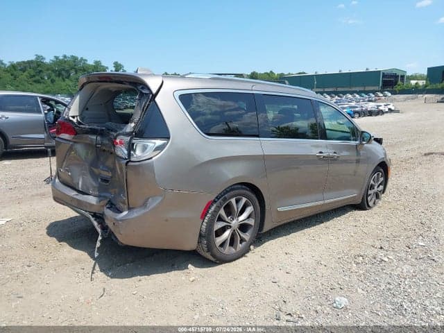 2017 CHRYSLER PACIFICA LIMITED 4