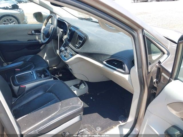 2017 CHRYSLER PACIFICA LIMITED 5