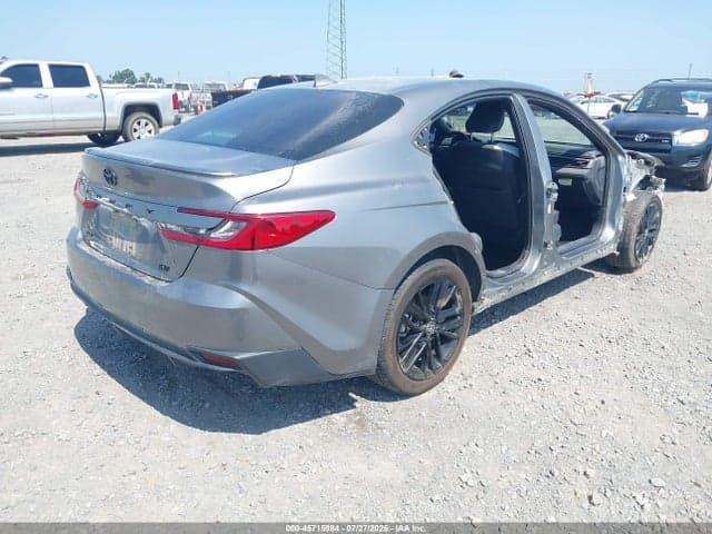 2025 TOYOTA CAMRY SE 4
