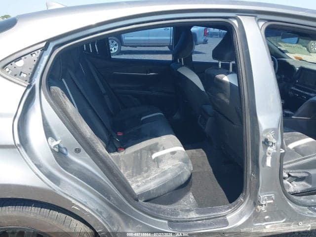 2025 TOYOTA CAMRY SE 8
