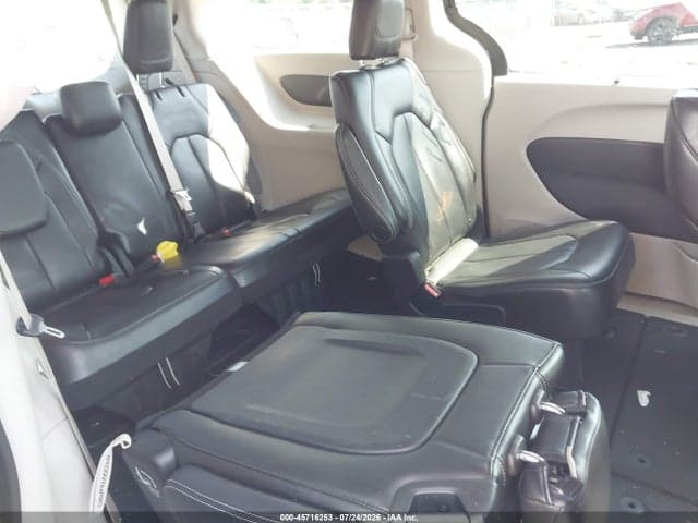 2023 CHRYSLER PACIFICA TOURING L 8