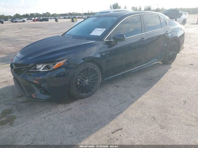 2019 TOYOTA CAMRY SE 2