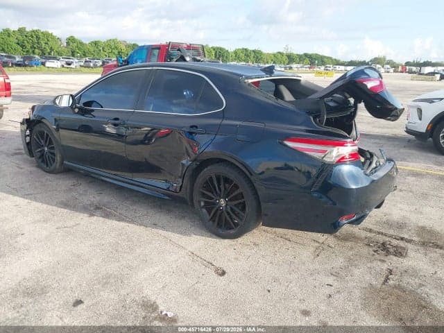2019 TOYOTA CAMRY SE 3