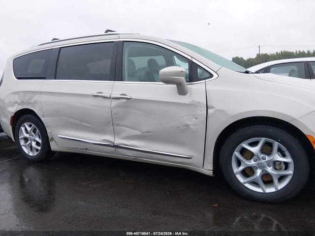 2017 CHRYSLER PACIFICA TOURING-L PLUS 6