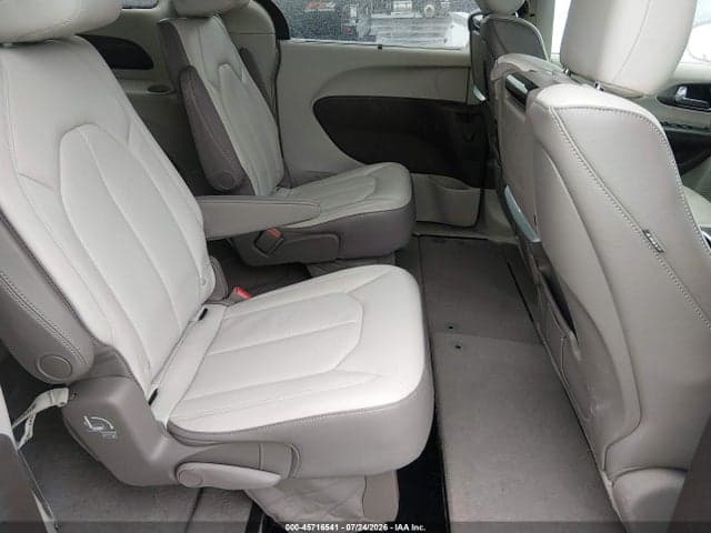 2017 CHRYSLER PACIFICA TOURING-L PLUS 8