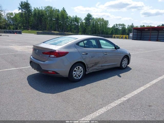 2020 HYUNDAI ELANTRA SE 4