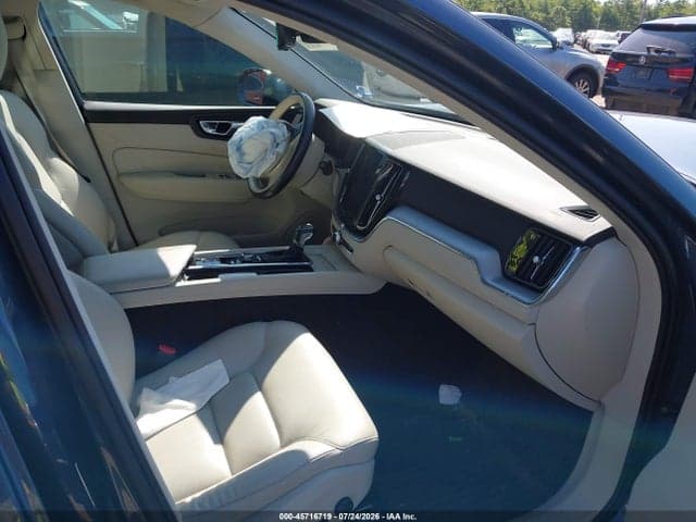 2020 VOLVO XC60 T5 MOMENTUM 5