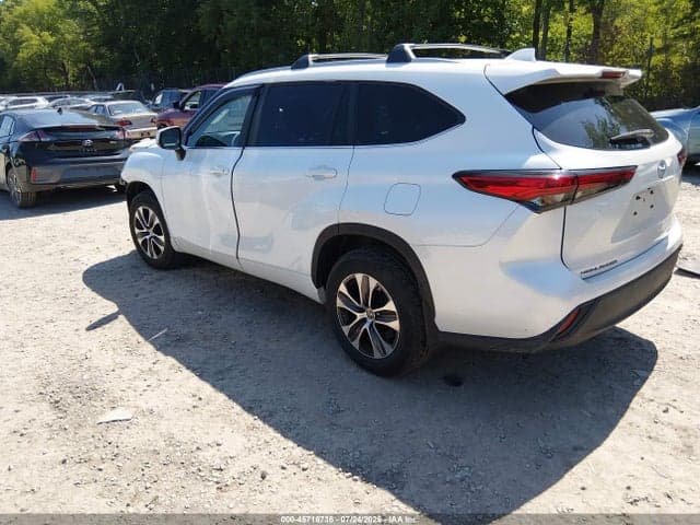 2023 TOYOTA HIGHLANDER XLE 3
