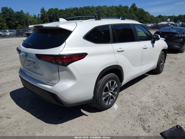 2023 TOYOTA HIGHLANDER XLE 4