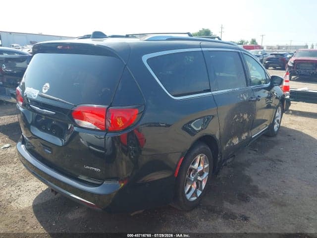2017 CHRYSLER PACIFICA LIMITED 4