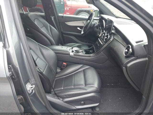 2019 MERCEDES-BENZ GLC 300 4MATIC 5