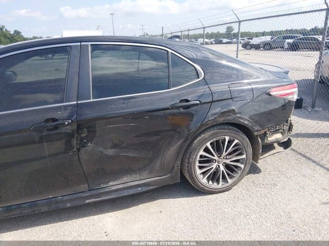2018 TOYOTA CAMRY SE 6