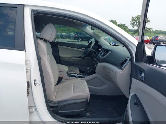 2017 HYUNDAI TUCSON SE 5