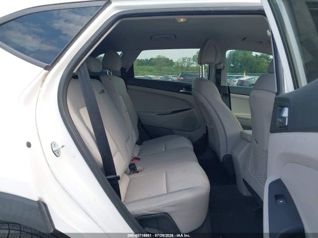 2017 HYUNDAI TUCSON SE 8