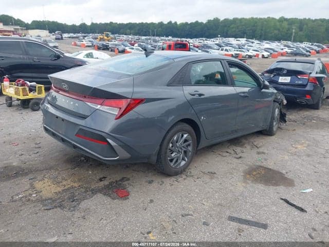 2024 HYUNDAI ELANTRA SEL 4