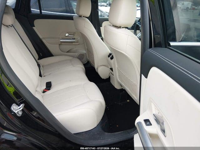 2025 MERCEDES-BENZ GLA 250 4MATIC 8