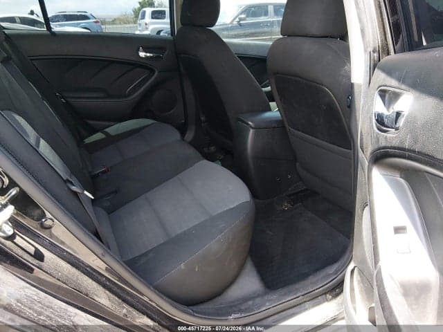 2017 KIA FORTE S 8