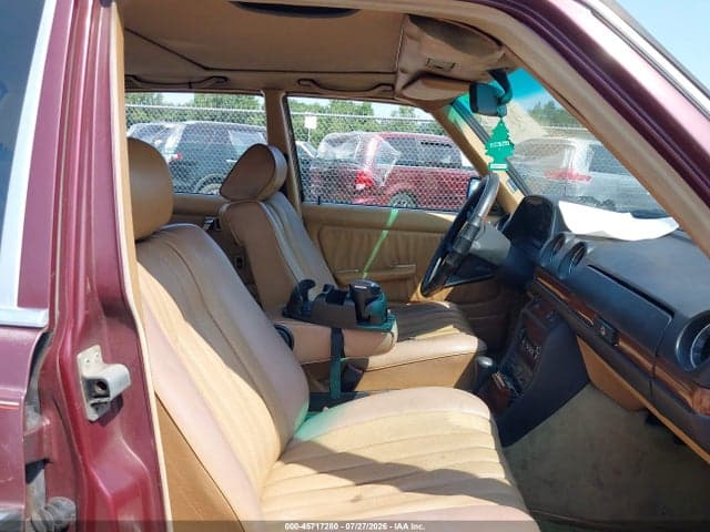 1985 MERCEDES-BENZ 300 DT 5
