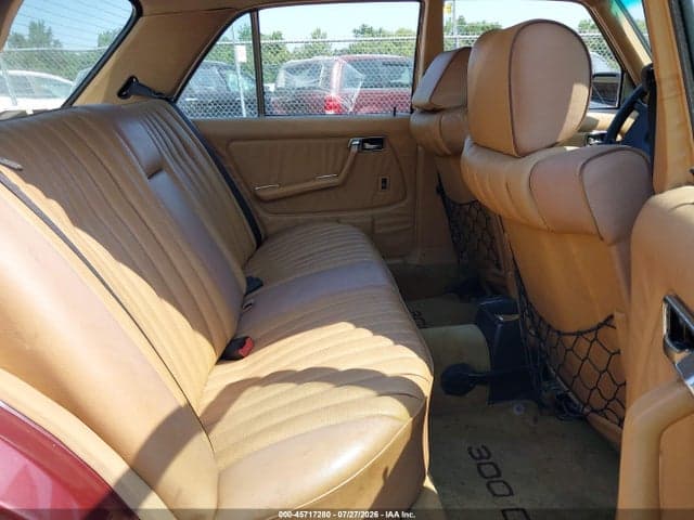 1985 MERCEDES-BENZ 300 DT 8