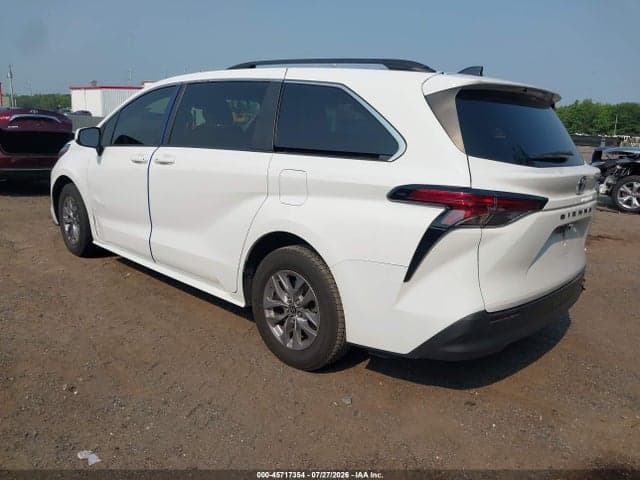 2022 TOYOTA SIENNA LE 3