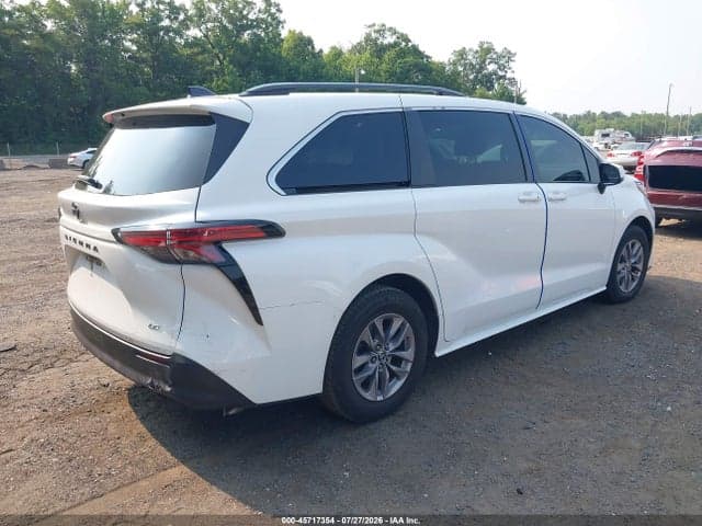 2022 TOYOTA SIENNA LE 4