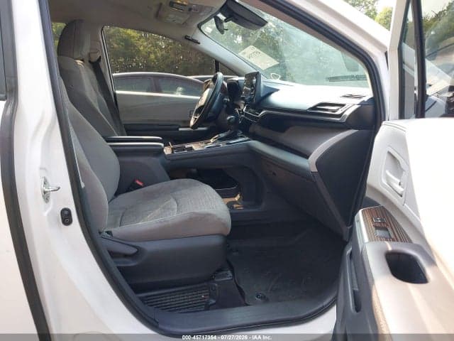 2022 TOYOTA SIENNA LE 5