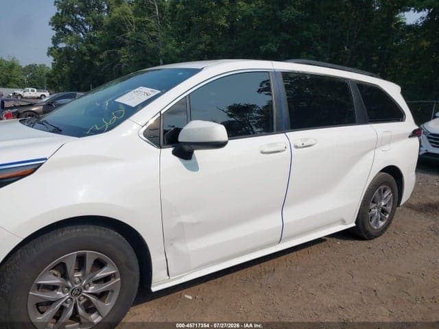 2022 TOYOTA SIENNA LE 6