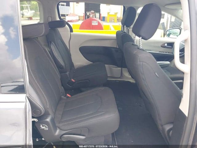 2023 CHRYSLER VOYAGER LX 8